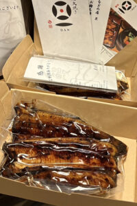 うなぎの贈り物 真空パックで 　うなぎのお店　炭火焼き旦